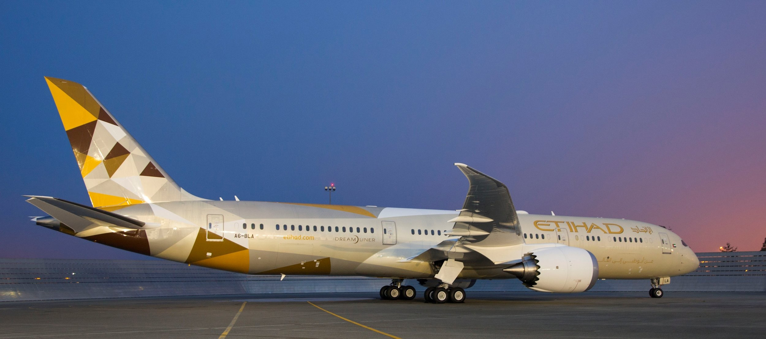 Etihad Airways с 24 марта 2017 временно приостанавливает рейсы по маршруту Минск–Абу-Даби–Минск