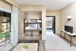Двухъярусная кровать или двухъярусные кровати в номере Jaz Fanara Resort