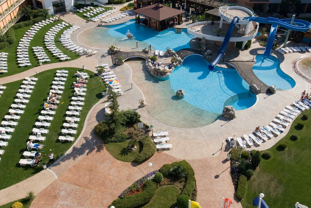 Вид на бассейн в Trakia Hotel или окрестностях