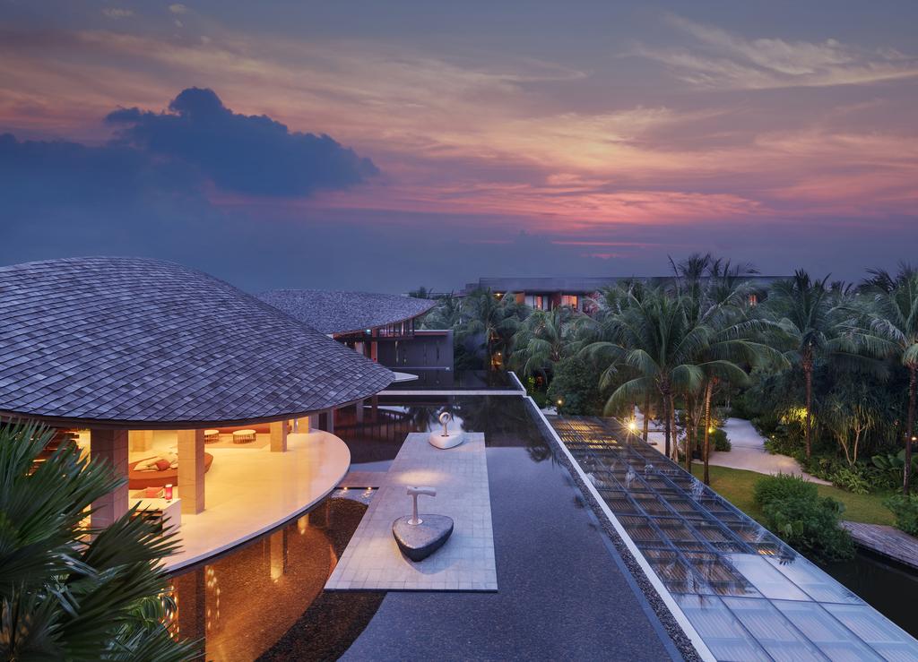 Вид на бассейн в Renaissance Phuket Resort & Spa или окрестностях
