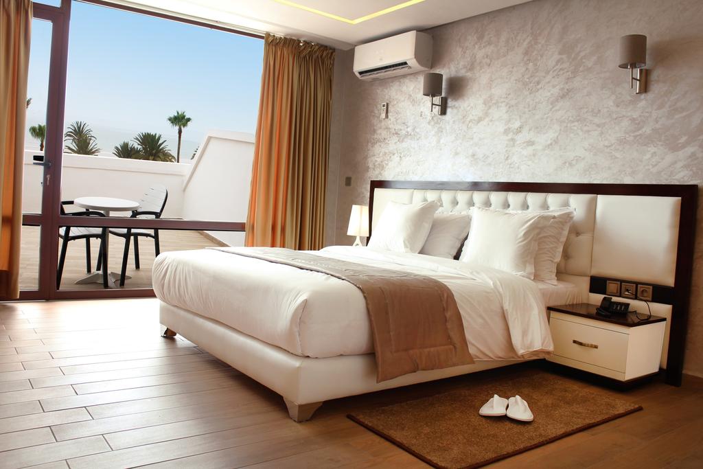 Кровать или кровати в номере Hotel Almoggar Garden Beach