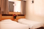 Кровать или кровати в номере Hotel Almoggar Garden Beach