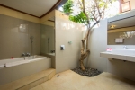 Ванная комната в Arya Amed Beach Resort and Dive Center