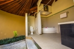 Ванная комната в Arya Amed Beach Resort and Dive Center
