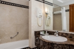 Ванная комната в Hilton Sharjah