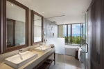 Ванная комната в Dusit Princess Moonrise Beach Resort