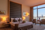 Кровать или кровати в номере Copthorne Hotel Sharjah