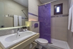 Ванная комната в Lagomandra Beach Hotel
