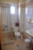 Ванная комната в Brati II Beach Hotel