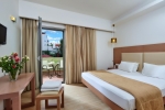 Кровать или кровати в номере Panormo Beach Hotel