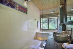 Ванная комната в The Kayon Resort by Pramana