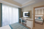 Кровать или кровати в номере Karmir Resort & Spa