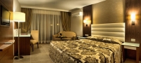 Кровать или кровати в номере Omer Holiday Resort - All Inclusive