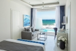 Гостиная зона в Knossos Beach Bungalows & Suites