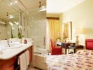 Ванная комната в Grecotel-LUXME Daphnila Bay Dassia