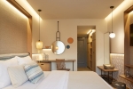Кровать или кровати в номере Wyndham Grand Crete Mirabello Bay