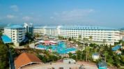 Вид на бассейн в Crystal Admiral Resort Suites & Spa или окрестностях