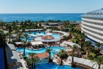 Вид на бассейн в Crystal Admiral Resort Suites & Spa или окрестностях
