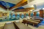 Бассейн в Crystal Admiral Resort Suites & Spa или поблизости