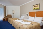 Кровать или кровати в номере Crystal Admiral Resort Suites & Spa