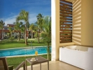Бассейн в Breathless Punta Cana Resort & Spa - Adults Only или поблизости