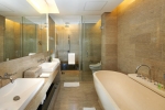 Ванная комната в Courtyard by Marriott Bali Nusa Dua Resort