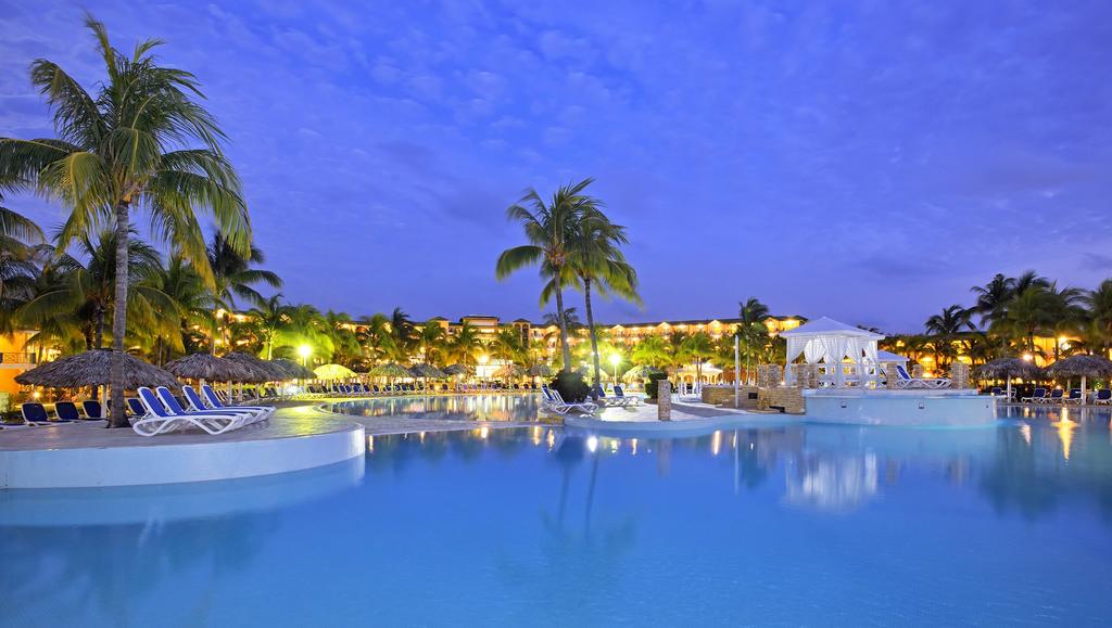 Отель Бассейн в Melia las Antillas - Adults Only или поблизости