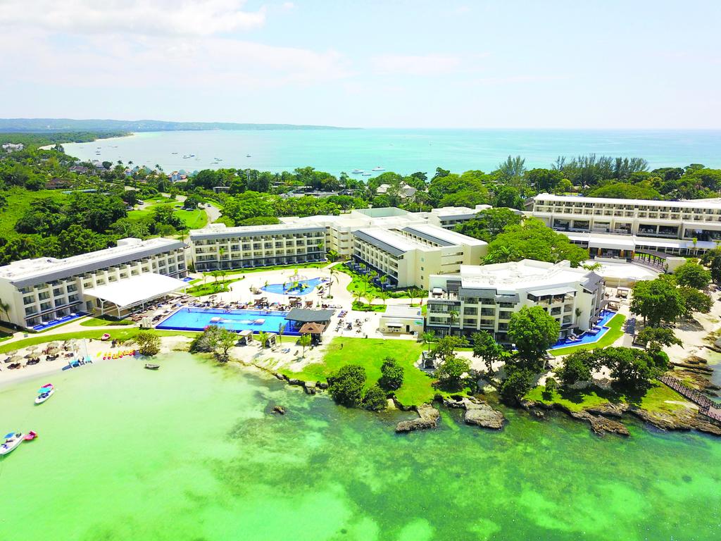 Отель Royalton Negril Resort & Spa All Inclusive с высоты птичьего полета