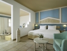 Кровать или кровати в номере Aldemar Royal Mare
