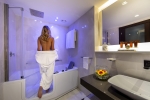 Ванная комната в Amathus Beach Hotel Limassol