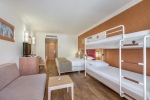 Двухъярусная кровать или двухъярусные кровати в номере Alva Donna Exclusive Hotel & Spa