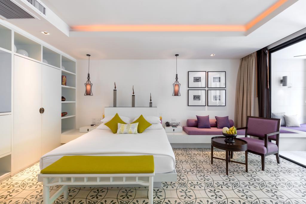 Отель Кровать или кровати в номере Manathai Surin Phuket