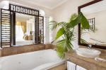 Ванная комната в Paradisus Palma Real Golf & Spa Resort