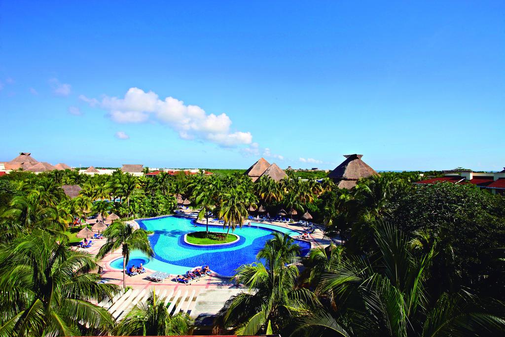 Отель Вид на бассейн в Grand Bahia Principe Coba - All Inclusive или окрестностях
