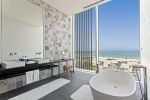 Ванная комната в The Oberoi Beach Resort, Al Zorah