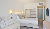 Кровать или кровати в номере Sol Barbados