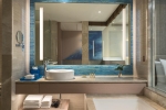 Ванная комната в Renaissance Pattaya Resort & Spa