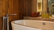 Ванная комната в Maya Sanur Resort & Spa