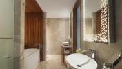 Ванная комната в Maya Sanur Resort & Spa