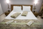 Кровать или кровати в номере Ionion Beach Apartment Hotel & Spa 