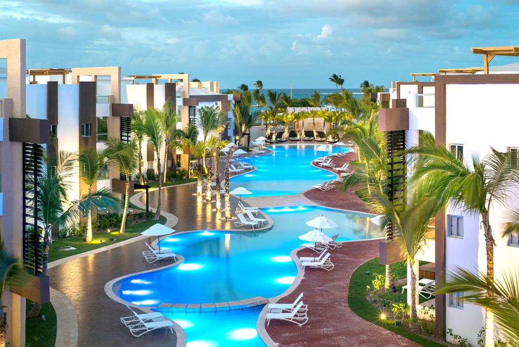 Отель Вид на бассейн в Blue Beach Punta Cana - Luxury All Inclusive Resort или окрестностях