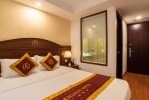 Кровать или кровати в номере Regalia Nha Trang