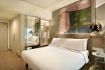 Кровать или кровати в номере Mercure Kuta Bali