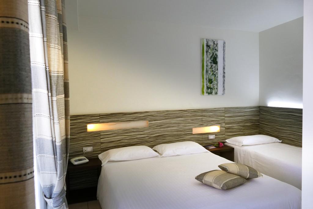 Отель Кровать или кровати в номере Hotel Village Scoglio Della Galea