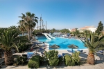 Вид на бассейн в Kipriotis Village Resort или окрестностях