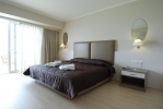 Кровать или кровати в номере Kipriotis Panorama Hotel & Suites