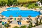 Вид на бассейн в Sovereign Beach Hotel или окрестностях