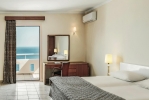 Кровать или кровати в номере Mitsis Family Village Beach Hotel