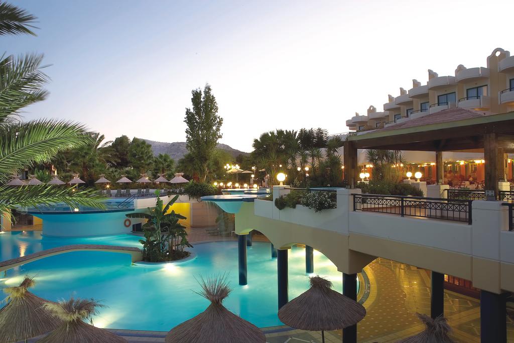 Отель Бассейн в Atrium Palace Thalasso Spa Resort And Villas или поблизости