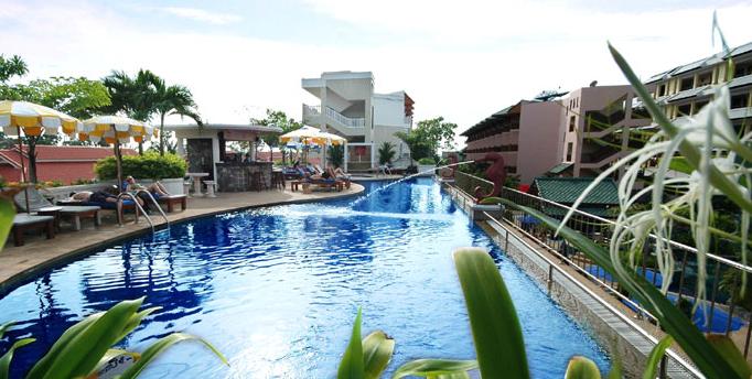 Отель Бассейн в Karon Princess Hotel или поблизости